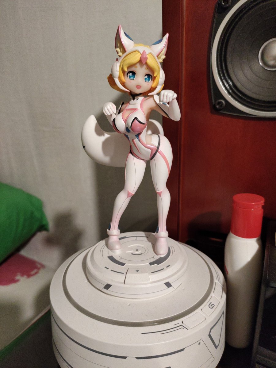 bailingcat's tweet photo. P1购买了可爱的手机支架~猫猫万岁！
P2朋友的妲己~叫她没反应~但是会对着空气说话？？？
P3猫咖超棒的！就在家附近！
P4奇怪的馒头增加了~
综上本猫还活着~只是在冬眠！ https://t.co/XpFw5XbrtE
