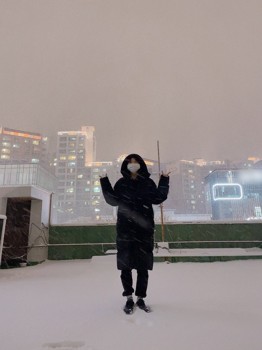 24Kplus_members's tweet photo. [#임찬] 애기눈사람!☃️

그리고 이따가 좋은거? 있으니��� snsn 확인해주기~!

#24K #투포케이 #임찬 #Imchan #귀찬 #눈 #snow https://t.co/khhKuHzRQ4