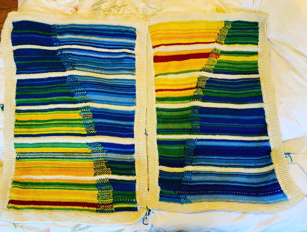 Needs to be cast off, loose ends woven and blocked, but here’s my 2020 temperature blanket, pretty much finished. Each row is one day, each stitch represents 15 minutes. High temps on the left, low on the right. Daylight hours on the left, hours of darkness on the right.
