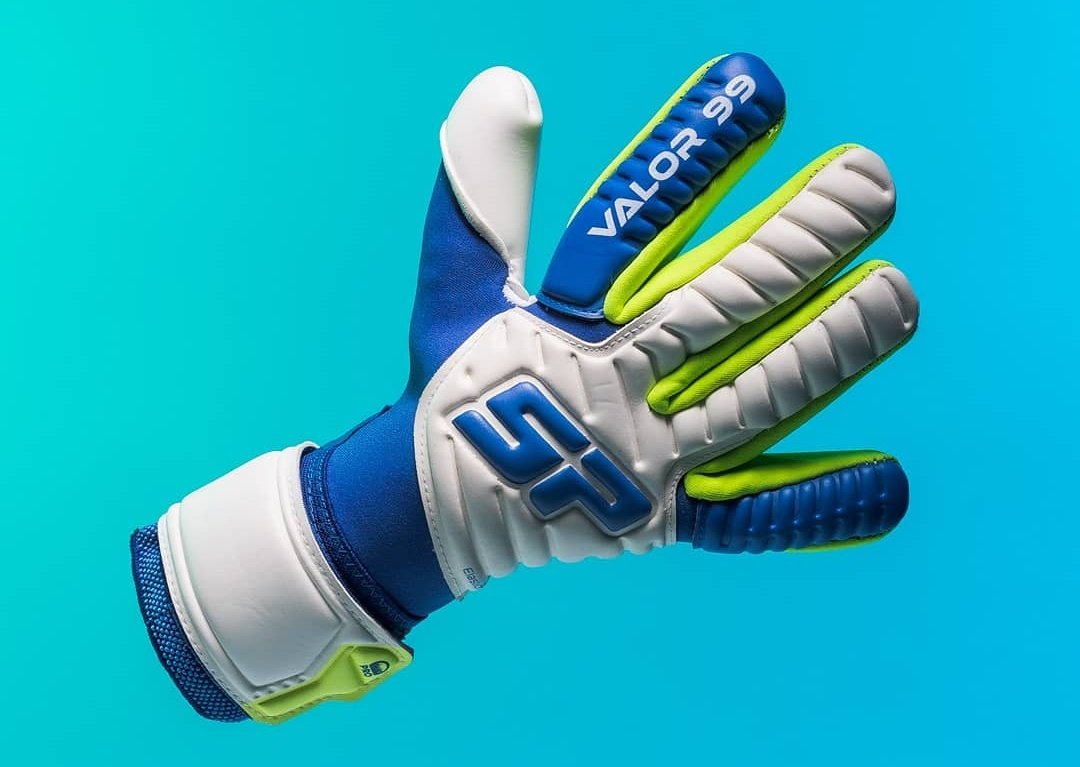spfutbolES's tweet photo. Edición exclusiva del guante #Valor99 desarrollada por #AarónEscandell
--
👉 Colores exclusivos
👉 Corte negativo
👉 Látex Viscoblock
👉 Nueva envoltura del pulgar
👉 Detalles felinos
--
Más info: https://t.co/gSlKZJ7zN8 https://t.co/SrZaCotZIN
