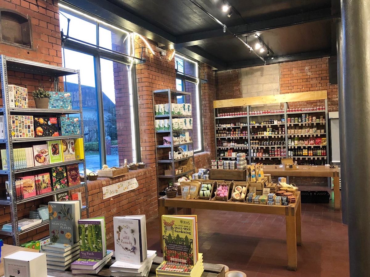 Tobacco_Factory's tweet photo. Check out our @fiveacrefarmer Farm Shop’s s p a c i o u s new layout - perfect for safely shopping for your essentials during Lockdown 👏🏼.
#FiveAcreFarm #FarmShop #WeAreBS3 #FiveFromFive #FruitAndVeg #Essentials #SocialDistancing #SaferShopping. https://t.co/aw9Tf6mBAa