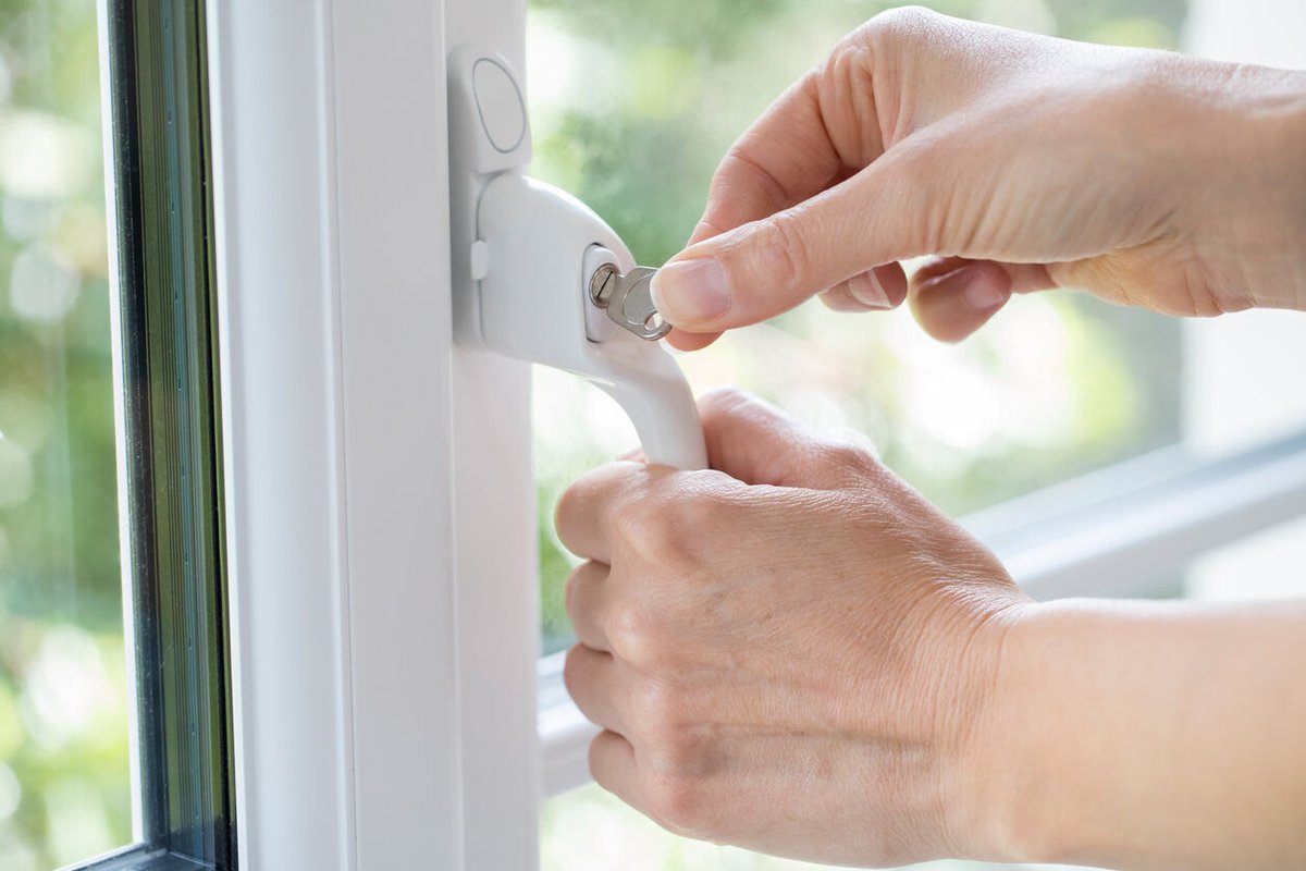 SecMastersLtd's tweet photo. Have you noticed that your window isn’t locking the way it should?  Don’t leave that weakness there to be exploited by burglars.  Call us today or contact us about our window lock services https://t.co/pWLa6BPtmj

#greenwich #greenwichhour #Beckbromfl https://t.co/T9zfz0Dd44