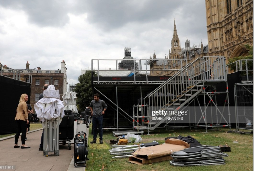 TimExcluded's tweet photo. @APPGGapsSupport
@TracyBrabin @alisonthewliss @CarolineLucas @munirawilson @KimJohnsonMP @PBottomleyMP @timfarron @EstherMcVey1 Maybe it is time to stand as one collectively on College Green live on @itvnews @GMB @SkyNews calling on @RishiSunak to now listen to the #ExcludedUK. https://t.co/IeDBYJzLOF