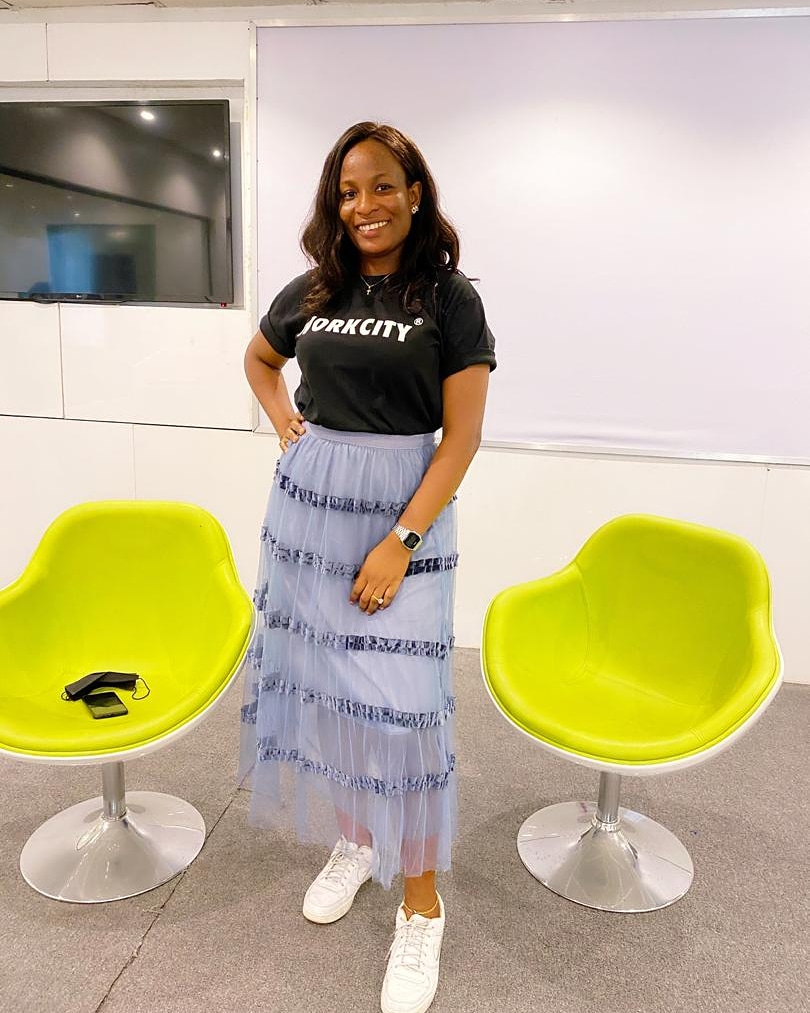 workcityafrica's tweet photo. Say hello to Keji, our Community Experience Associate! She is one of the first faces you see on our facilities and wonders why you haven't booked a tour yet🤔😁
#workcity #workcityafrica #wednesdayvibes #wednesday #coworking #coworkingspace #coworkingspacelagos https://t.co/yRnbEe9sAY