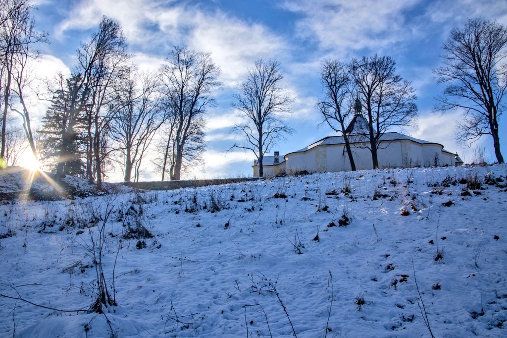 kupafoto's tweet photo. KŘÍŽÁK 
(Křížová hora)
#CeskyKrumlov #KrizovyVrch #Krizak #KrizovaHora #chapel #worldheritage #UNESCO #view #history #Architecture #blueSky #cloud #snow #winter #krumLOVE #JizniCechy #SouthBohemia
[○°] #PavelKubes #kupafoto #kupastudio #CanonEOSR #projektKrumlov #december2020 https://t.co/RmWqg1Ff3C