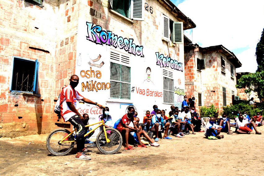 Amref_Kenya's tweet photo. When youth are empowered and equipped with timely knowledge on matters that affect them, they can make accurate and informed decisions. Let us engage them, esp in creating awareness, and educating the community on matters #COVID19. #KomeshaCorona @YEDNetworkKe @YouthActKE https://t.co/vCe6VZv10r