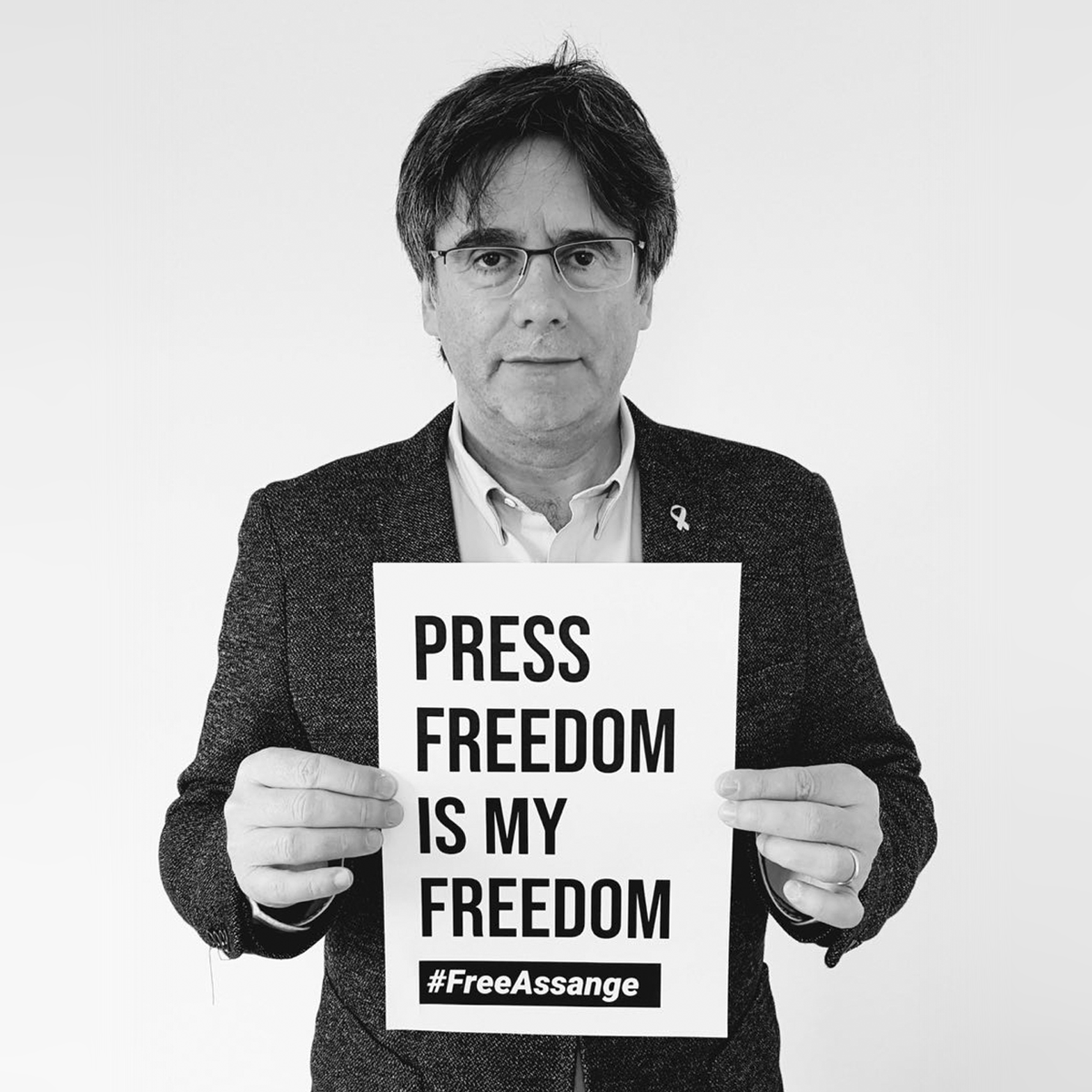 WErMILLIONS's tweet photo. @KRLS Carles Puigdemont &amp; @ChrisLynnHedges Chris Hedges defend #PressFreedom and Julian #Assange with leading academics, lawyers, artists, journalists, press freedom/human rights groups: https://t.co/kEANwkRgCK

Add photo: https://t.co/ZrzUzRO8CU
Book: https://t.co/9A66fR3uf0 https://t.co/8XIg5C9hkK