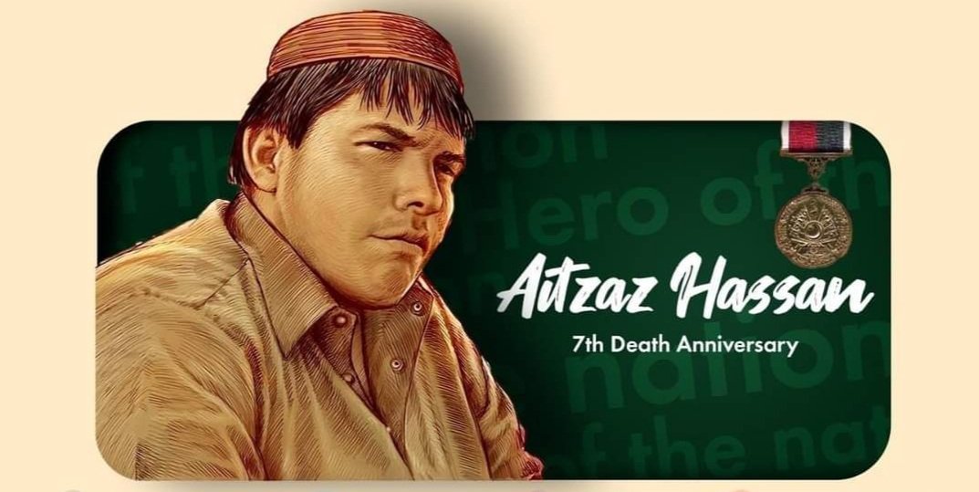 MamoonRafique2's tweet photo. Today is the seventh death Anniversary of Aitzaz Hassan whose courage and bravery saved the life of about 2000 students.
His father said"My son made his mother cry,but saved hundred of mothers from crying for their children"
#AitzazHassan #RestinJannah https://t.co/2DiSY9Kps4