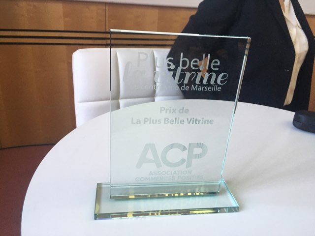 CCI_AMP's tweet photo. [#Commerce] Remise des prix du concours “Plus belle la vitrine” par l'@acpcommerces13 dans le cadre de #TousActeurs, un collectif de 142 acteurs économiques locaux qui se mobilise en faveur des entrepreneurs pour les accompagner dans leurs problématiques, leurs projets. https://t.co/rdTbnFmhcW