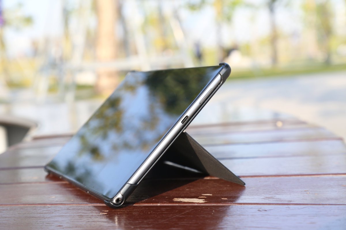 chuwidotcom's tweet photo. #Surpad comes with a solid stand that can be adjusted from 0° to 145°,giving you the freedom to fit it anywhere you like, and its metal and leather body is exquisitely designed to feel solid and comfortable.
Get yours:https://t.co/EdKjtLYp4z
#2In1Tablet #Budget2021 #budgettab https://t.co/Ci29fBUKnb