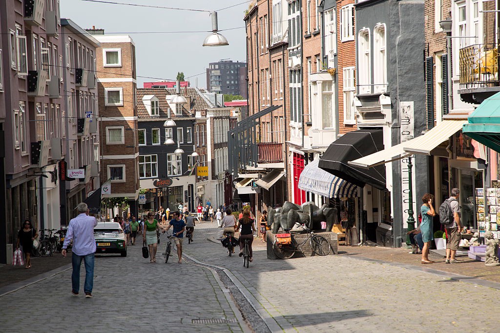 UWSupplyChain's tweet photo. The future of #lastmile delivery has arrived—in a small Dutch city. Nijmegen is home to the first successful neighborhood #freighthub, with e-cargo bikes and small vans delivering the #finalmile.
https://t.co/FMQEQMutkN #bikedelivery #futureofdelivery #greenfreight #microhub https://t.co/JHANwvCJCt