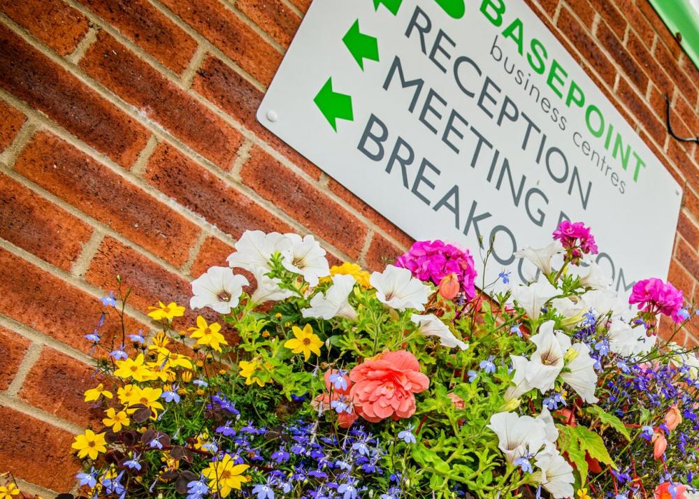 Basepoint_Rom's tweet photo. Looking to expand or downsize in the new year? Looking for a community to join?

@Basepoint_Rom  may have exactly what you are looking for. Currently have a interconnecting office! #officespace #Romsey

If you are interested, give us a call on 01794 513080. #workspace #business https://t.co/ah6b6oDrrs