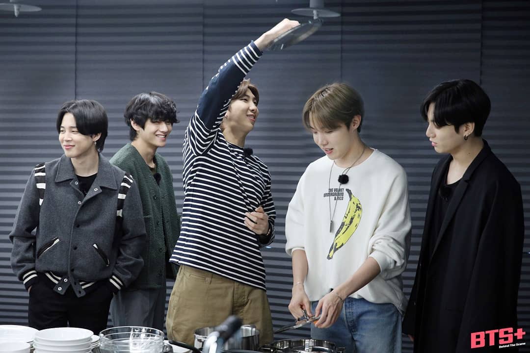 sstroberrry's tweet photo. [📸]

[Behind Cut] Run BTS! - EP. 123

#BTS #BTSARMY (@BTS_twt) https://t.co/LP746pQs0m
