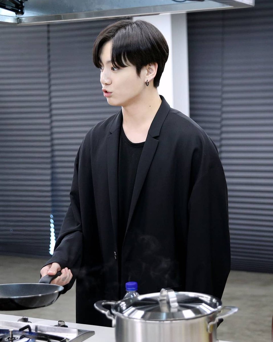 sstroberrry's tweet photo. [📸]

[Behind Cut] Run BTS! - EP. 123

#BTS #BTSARMY (@BTS_twt) https://t.co/b6Hw9IHvsK