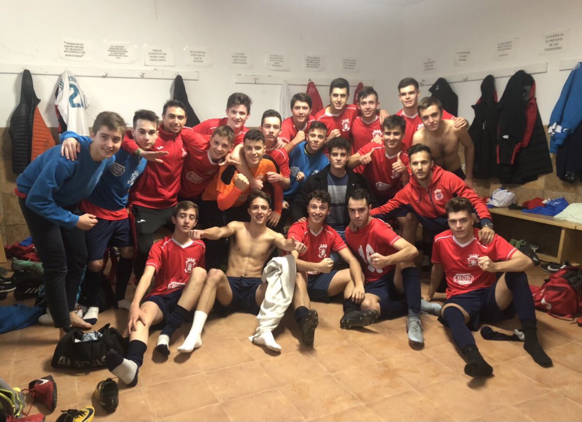 EMFADSanClemen1's tweet photo. Estamos desconsolados Alejandro, creemos que es un sueño, el Juvenil y familia del San Clemente está de luto, jamás hubo una persona tan humilde en este deporte como tú, formarás siempre parte de este equipazo D.E.P Mesas https://t.co/8IdnLiyP28