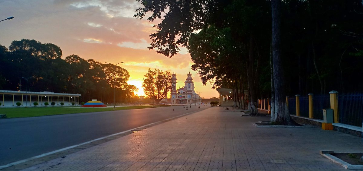 An44729147's tweet photo. Tòa Thánh - Tây Ninh https://t.co/UtHf8zVrpF