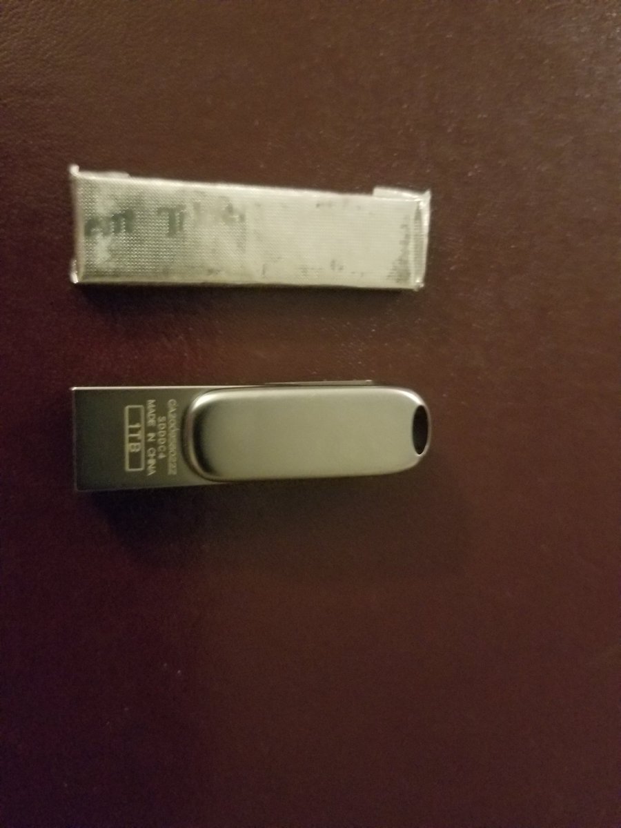 s_vijji's tweet photo. Christmas gift! @SanDisk usb-c 1TB drive size of a chewing gum π± #1terabyte #flashdrive #TinybutMighty #amazingtech #techiegift https://t.co/wEyn25ixBg
