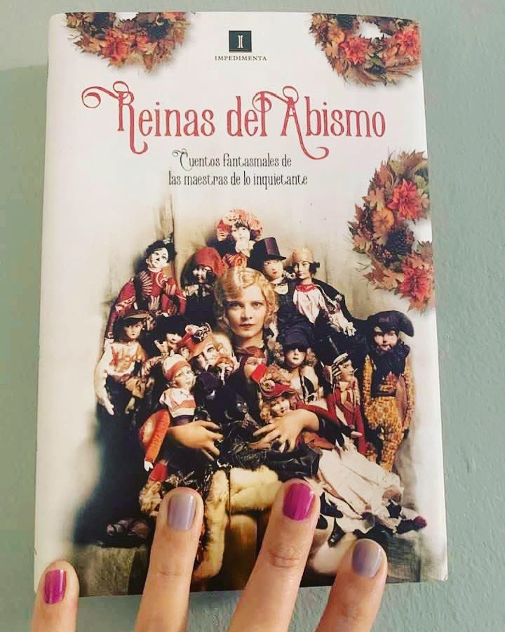 En un día en el que todxs hablan de los #ReyesMagos me gustaría hablaros de las “Reinas del abismo”. Una extraordinaria antología de escritoras anglosajonas de  #cienciaficción #terror. Cuentistas del siglo XIX y del XX que os fascinarán! <a href="/EdImpedimenta/">Impedimenta</a> 👩🏻‍🏫📚🥳