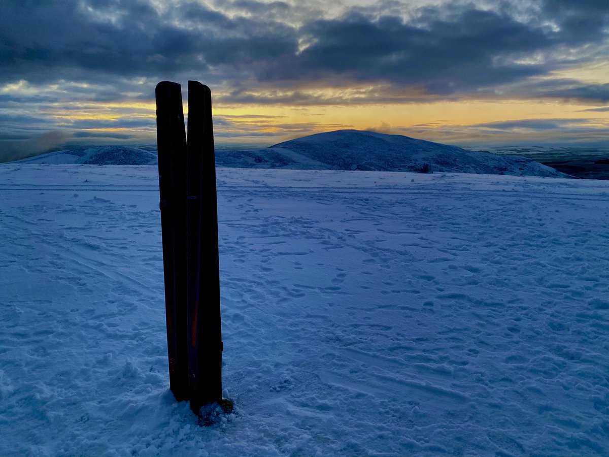 glenntait's tweet photo. Headed up before dawn to the Pentlands, the birds started singing then I woke up the grouse and disturbed some deer grazing for non snowy grass. Some more Kms for the #virtualspine https://t.co/GWUFc5jTsN