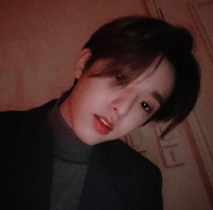 tl empty here's jae looking pretty in turtlenecks