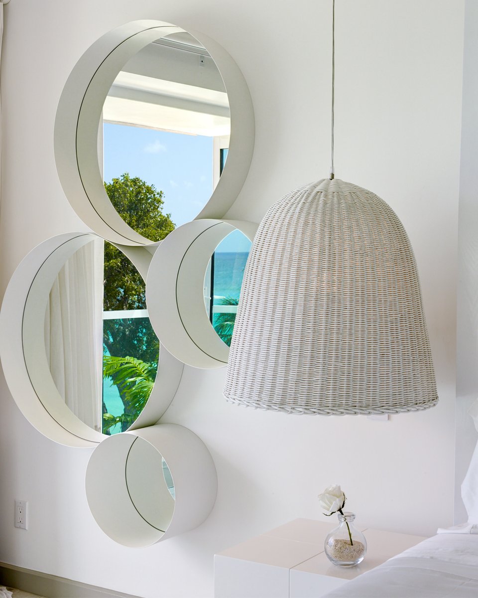 kellyhoppen's tweet photo. Layered texture and a fresh white palette create this heavenly space 😇 

#kellysdesigntips #designinspo #interiordesigner #inspiration #designwhite https://t.co/yekYDU2XzF