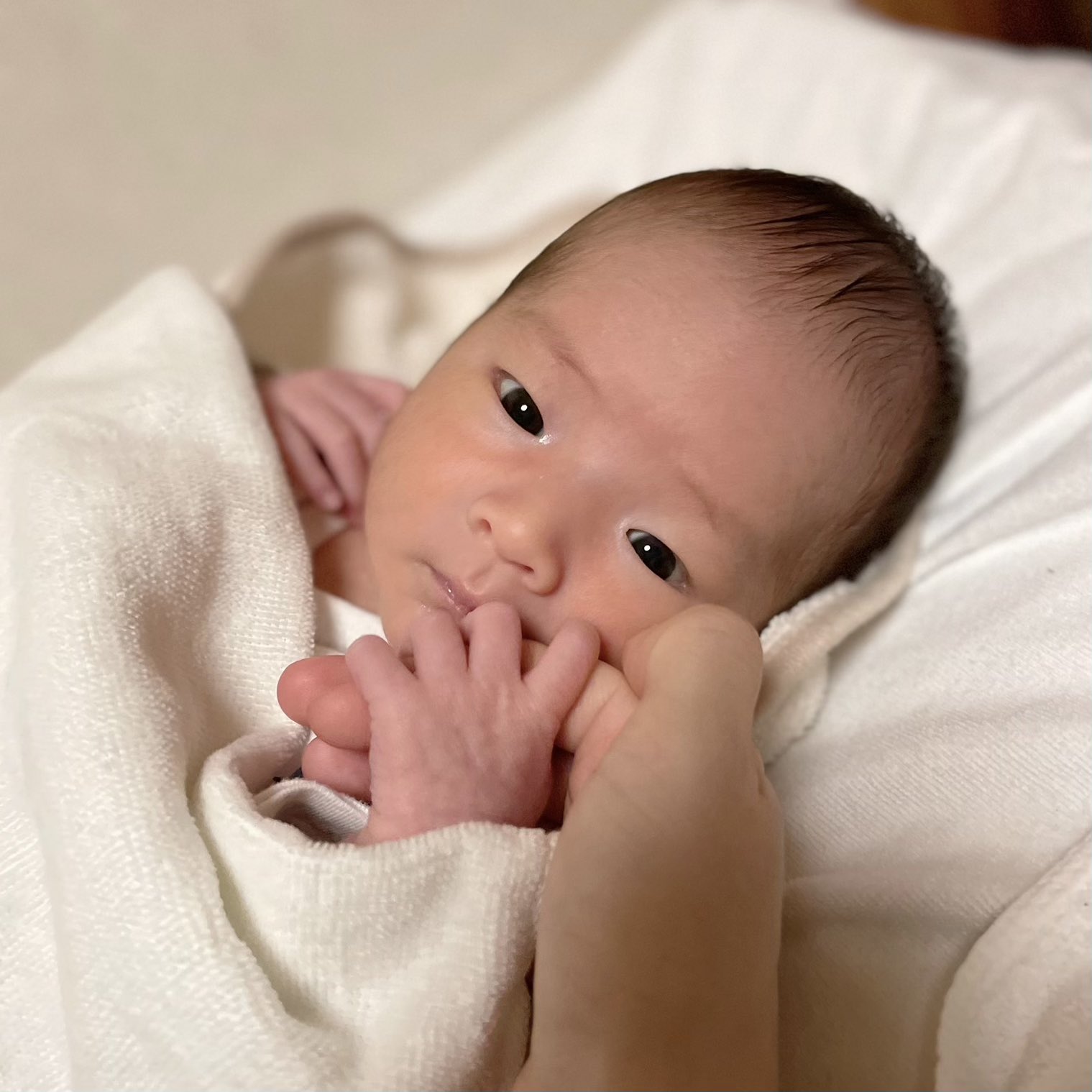 村松未奈 あけましておめでとうございます 昨年12月19日に34gの男の子を出産し 村松家は3人と になりました 結婚したら当たり前にすぐ授かると思っていた命 でもそんな甘くはなくて8年間の不妊治療を経てやっと授かりました 可愛くて仕方