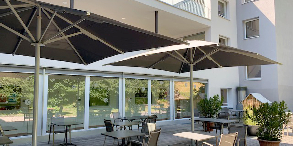 MDTtex's tweet photo. Telescopic umbrellas are easy to operate and are therefore ideally suited for nursing homes and homes for the elderly. #mdttex #textilearchitecture #architecture  #sun #outdoor #madeingermany   #undermyumbrella #germany #terraces #gastronomy #telescopeumbrella #heating #lighting https://t.co/nE1wMIAbxC