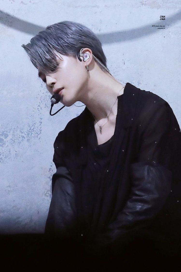 black swan jimin can step on me (1)