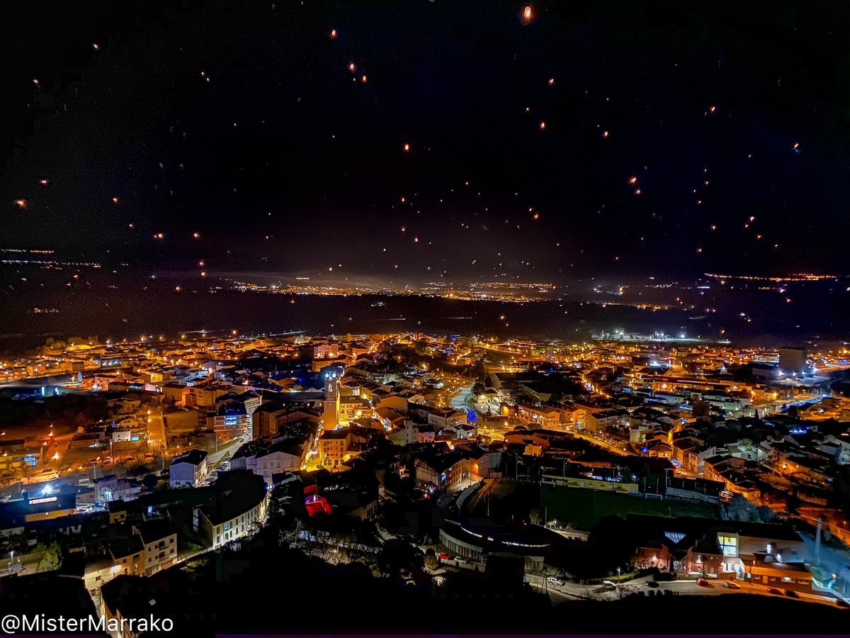MisterMarrako's tweet photo. No és fàcil avui en dia emocionar-se i   deixar-se sorprendre; i molt menys fer-ho de manera col•lectiva. Ahir Sant Hipòlit va viure una de les nits més memorables en molt de temps #orgulldepoble https://t.co/5gkZ2UOHkR