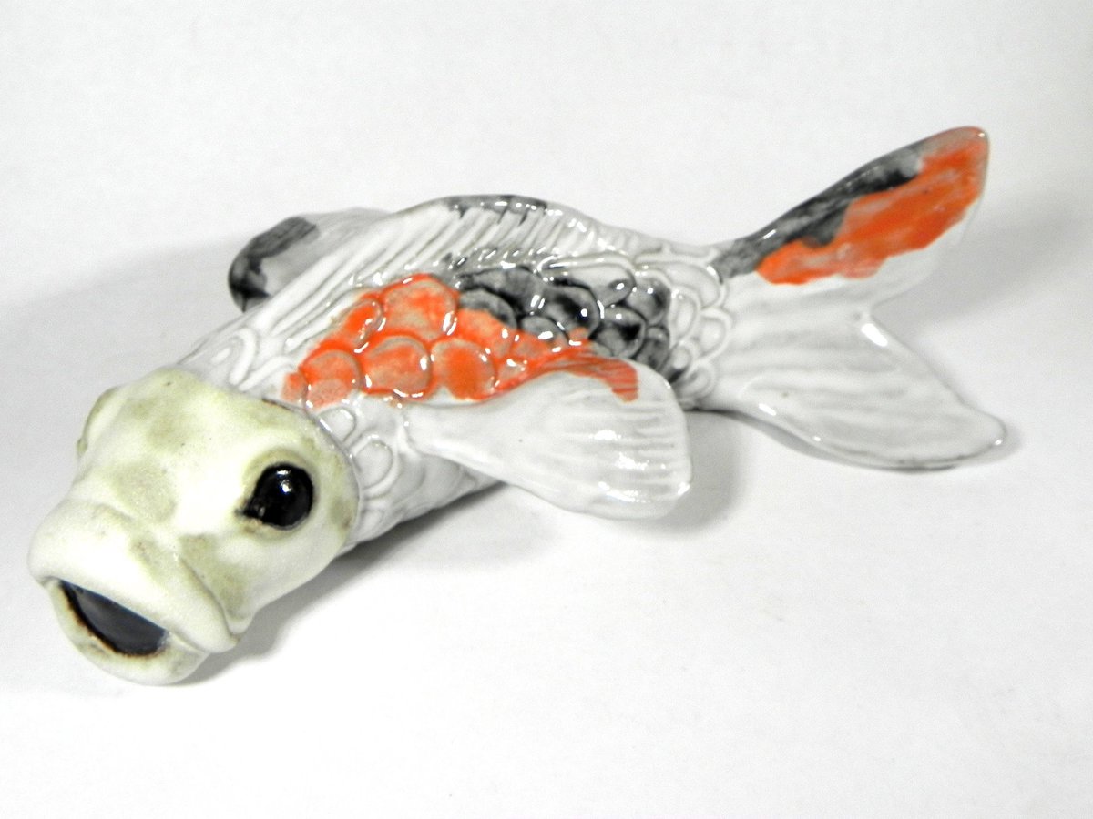 gertrudkrumpf's tweet photo. If the salt shaker is gorgeous, maybe people will not notice you cannot cook? #distraction #eyecatching #cantcook #notachef #saltshaker #saltandpeppershaker #sagerocky #ceramics #fish #fishinglife #koi #handmadehome #imadeit #artwork #whereisthesalt #moresalt #etsymudteam https://t.co/IxkMWjH1g3