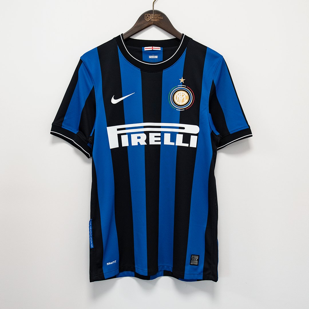 Classic Shirts on Twitter: "Nike 2009/10 An underrated season for Nike think so. https://t.co/vwMMinXLzF" / Twitter