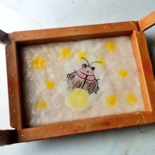 アワガミファクトリー 公式 おうちで紙漉き 原料や道具 染料など 和紙を手作りする用具や材料をご用意しました 世界に１つしかない オリジナルの和紙を漉いてみませんか 学校や施設での教材としてもお使いいただけます T Co