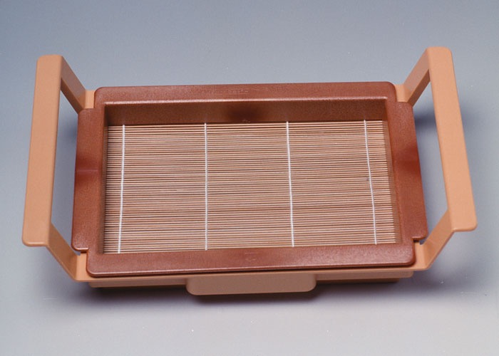 アワガミファクトリー 公式 おうちで紙漉き 原料や道具 染料など 和紙を手作りする用具や材料をご用意しました 世界に１つしかない オリジナルの和紙を漉いてみませんか 学校や施設での教材としてもお使いいただけます T Co