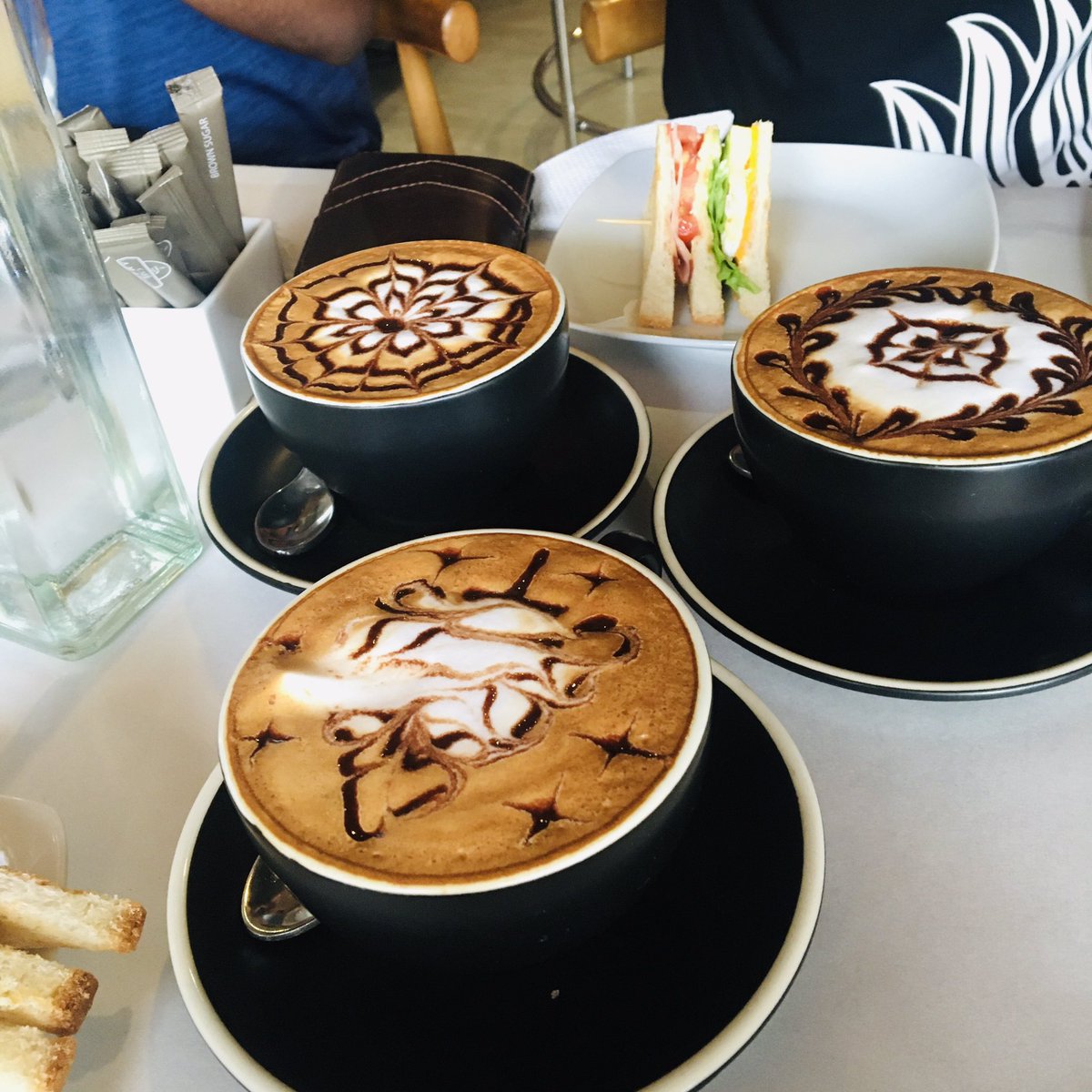 Chithmaka's tweet photo. Last Sunday Evening was lighted by Cappuccino and Latte at Cafe Amakie.
And Club Sandwiches were awesome in there.
It was good coffee time ☕️
#CoffeeLover #CoffeTime #Cafe #evening #weekendvibes https://t.co/krWG73Lyg7
