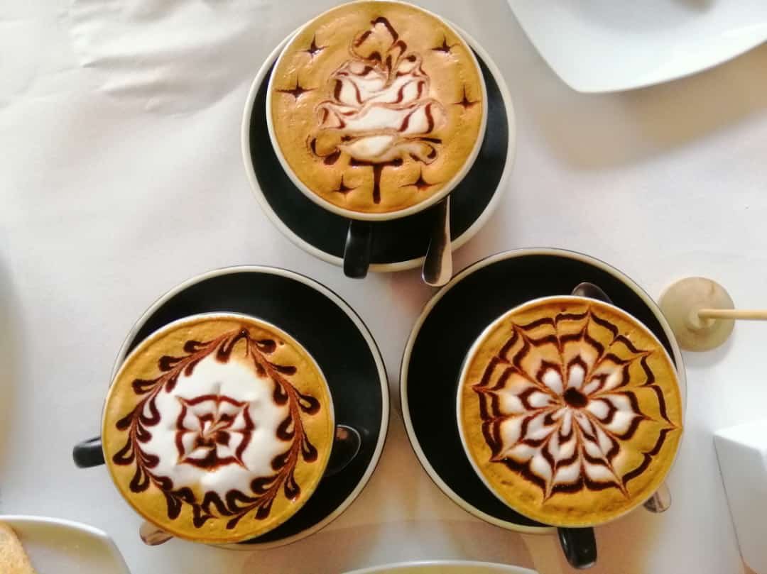 Chithmaka's tweet photo. Last Sunday Evening was lighted by Cappuccino and Latte at Cafe Amakie.
And Club Sandwiches were awesome in there.
It was good coffee time ☕️
#CoffeeLover #CoffeTime #Cafe #evening #weekendvibes https://t.co/krWG73Lyg7