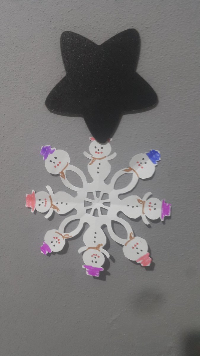 ilaydayaz63's tweet photo. 3/B sınıfı İlayda Karaduman evde bir takım çalışmalar #Origami  kardan adam çalışması 
@ReyhanGomleksiz 
@HalkalIlkokulu 
@istanbulilmem https://t.co/OgHxJMP4Fr