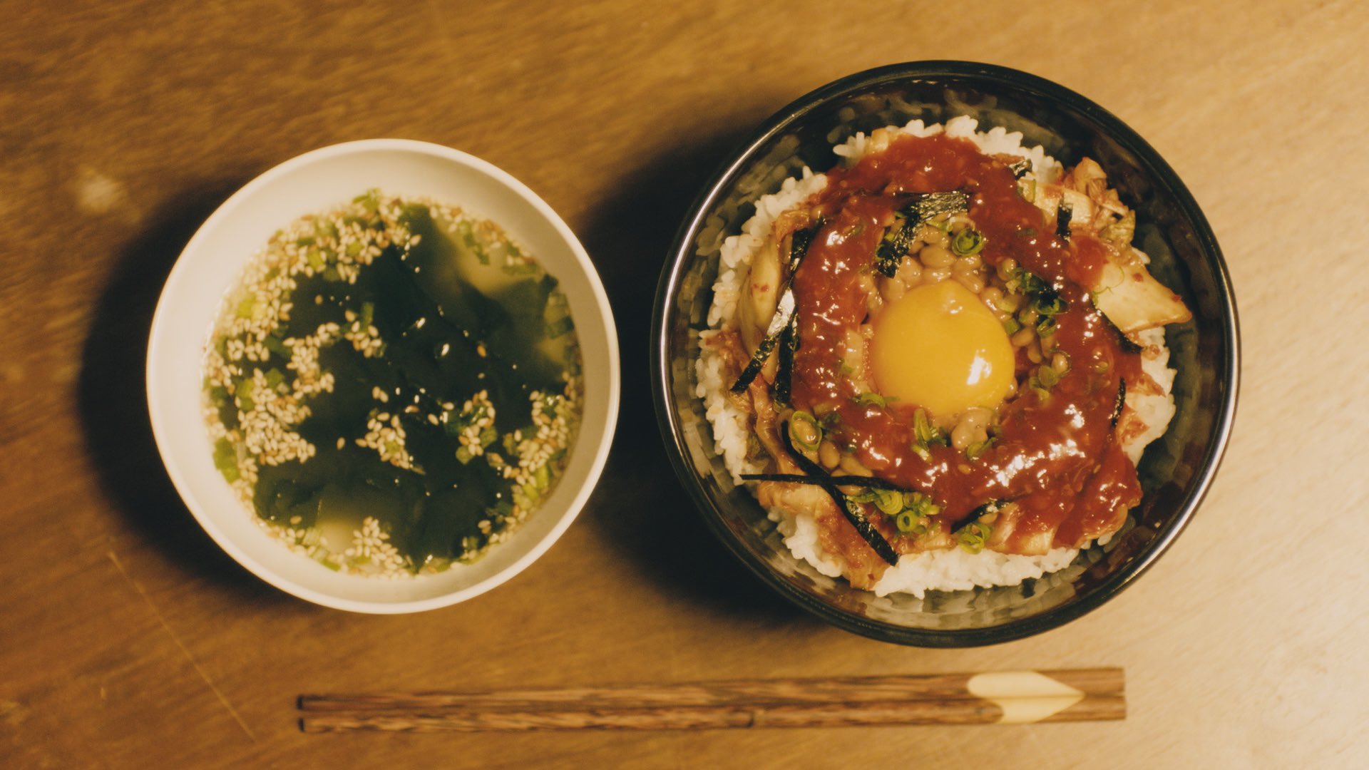 ゲキカラドウ ドラマホリック 応援ありがとうございました ゲキカラドウ エンドロールレシピ 健太の激辛 納豆キムチ丼 ご飯一膳に キムチ 納豆 卵黄身 刻み海苔トッピング 激辛のたれ 日東産業 を小さじ一から お好みの量入れ 小口切りに