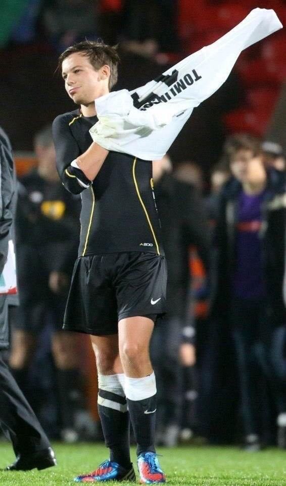 — football player louis tomlinson; a thread