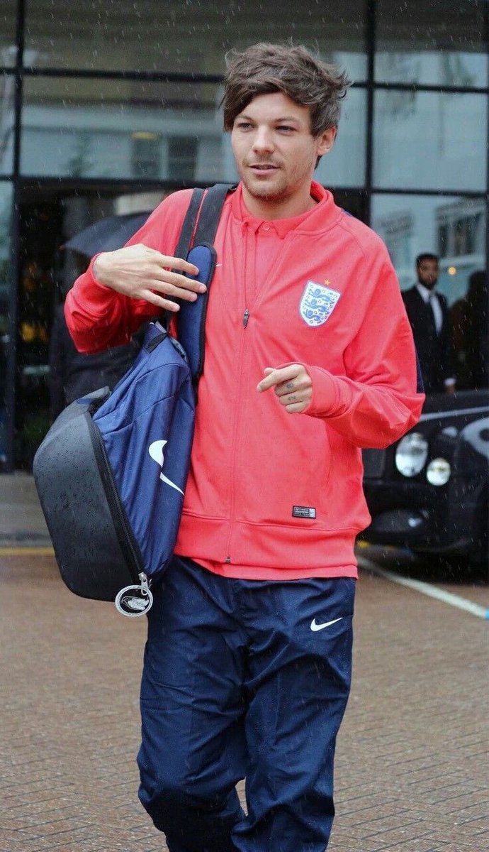 — football player louis tomlinson; a thread