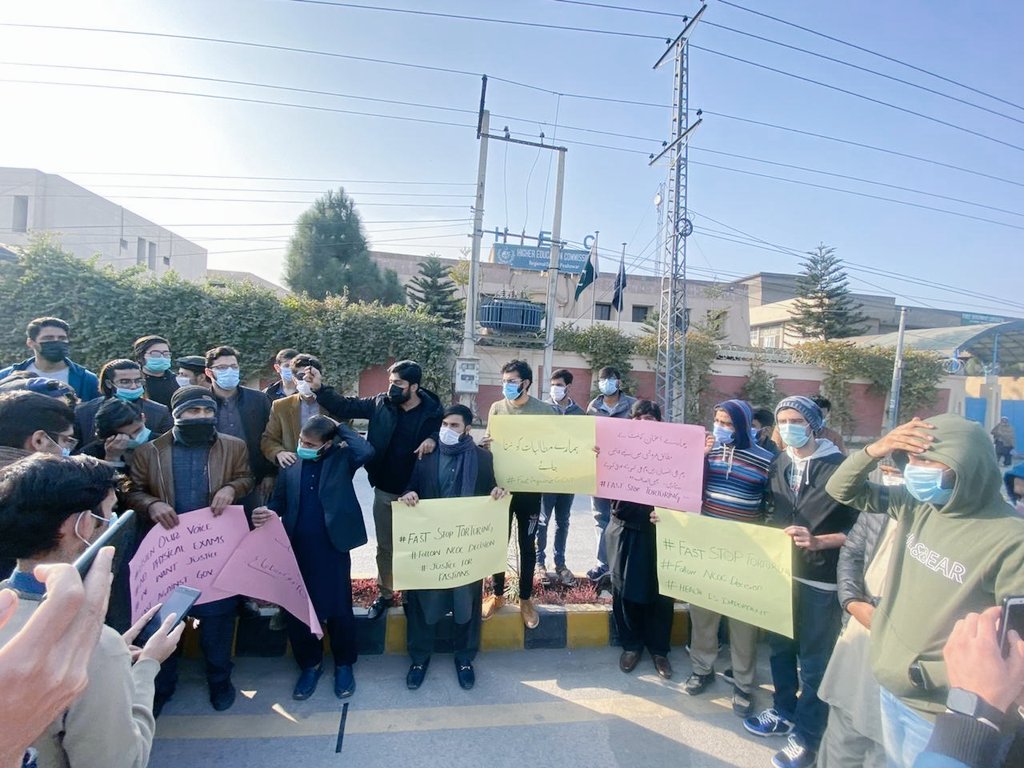 Muntazer_Rizvi's tweet photo. They don’t care about our mental and physical health. They just want piece of paper . #FastAgainstGOVT
@Shafqat_Mahmood
@DrMuradPTI
@ShehryarAfridi1
@KPKUpdates
@ImranRiazKhan
@ARYNEWSOFFICIAL
@geonews_urdu
@SaleemKhanSafi
@ZakaWaqar https://t.co/pDVrQCPRxO