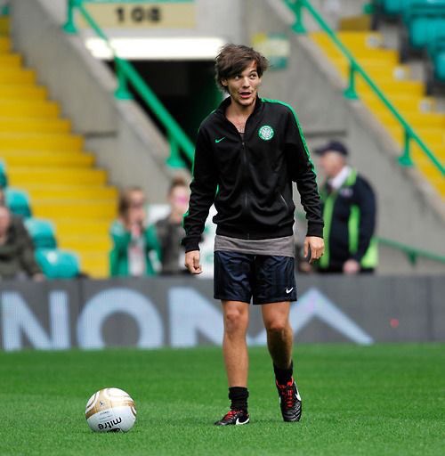 — football player louis tomlinson; a thread