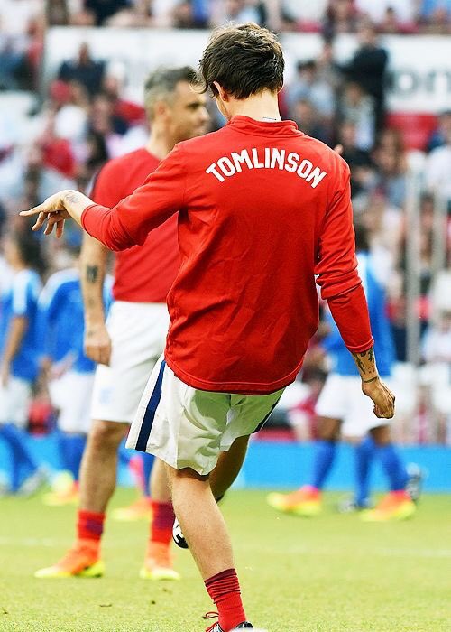— football player louis tomlinson; a thread