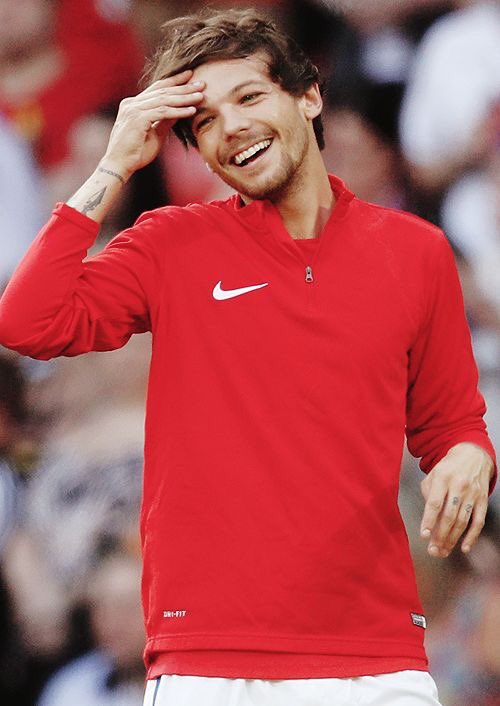 — football player louis tomlinson; a thread