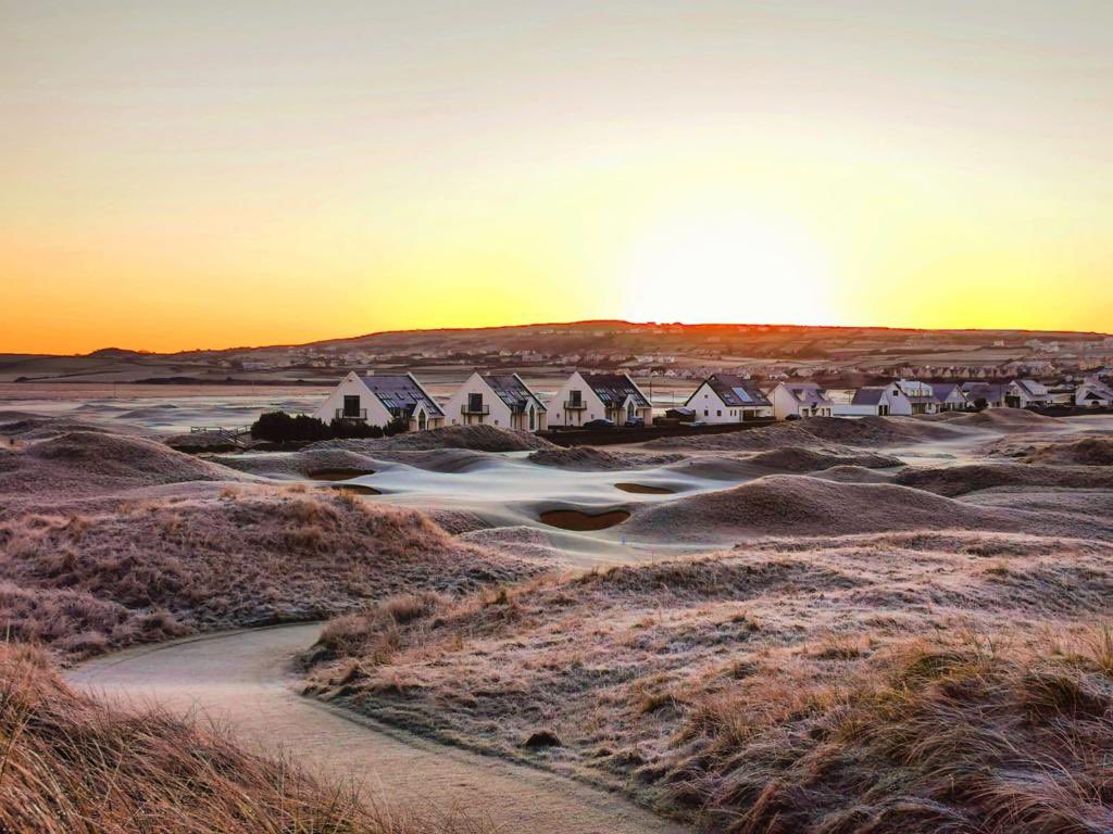 A crisp winter’s day at Lahinch Golf Club captured by <a href="/patrickodwyer3/">patrick o dwyer</a>  ⛳️#lahinchgolf #staysafe