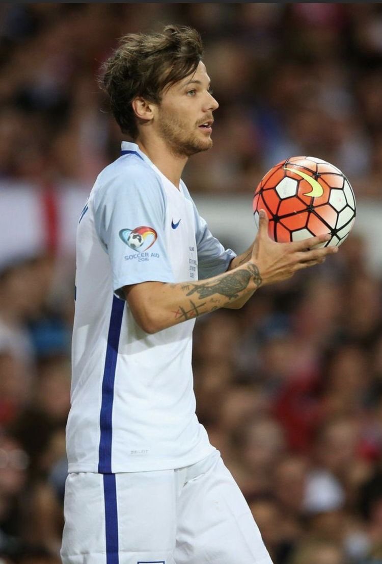 — football player louis tomlinson; a thread