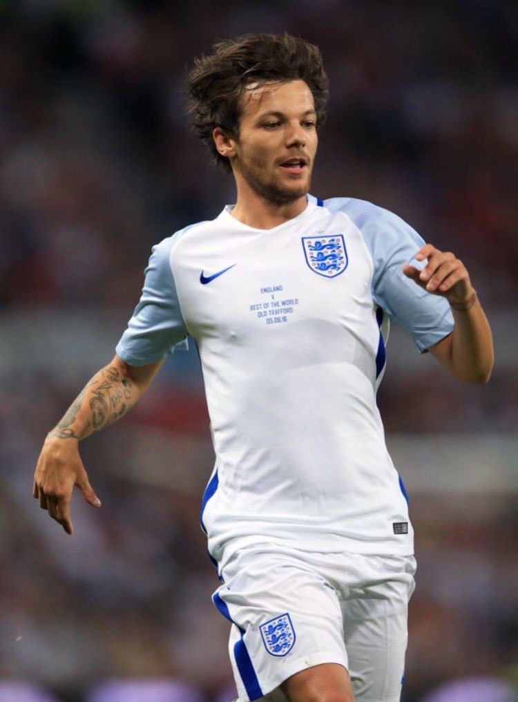 — football player louis tomlinson; a thread
