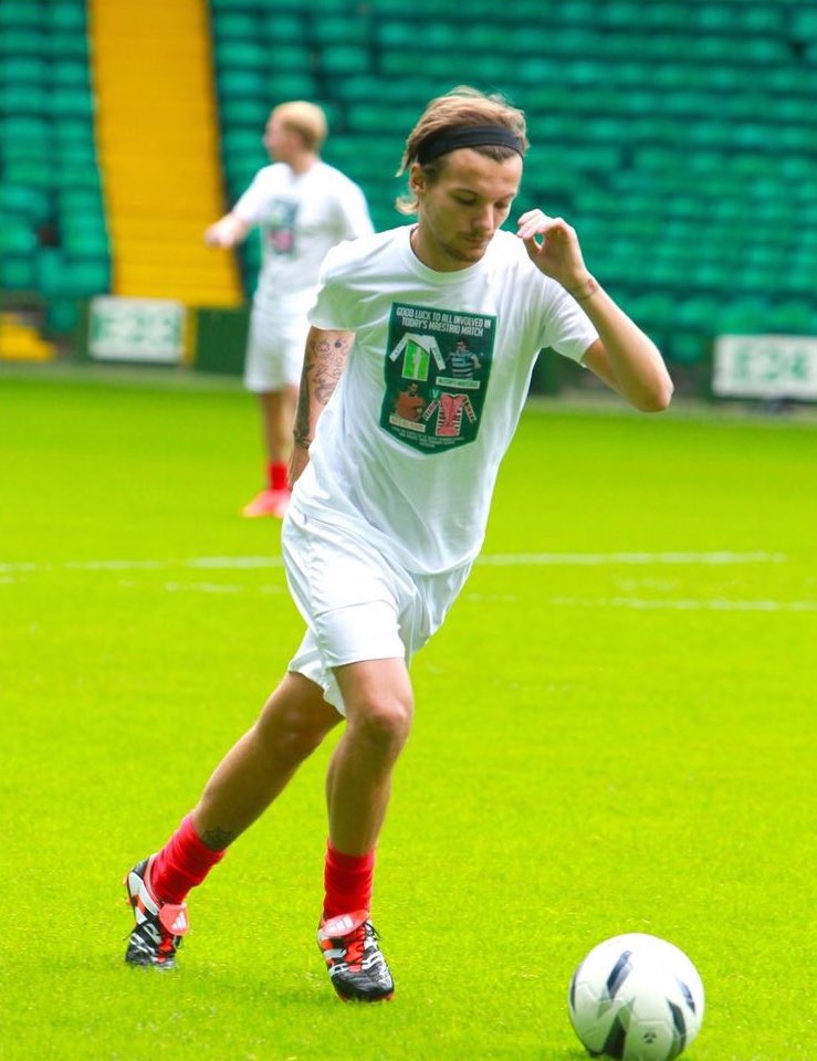 — football player louis tomlinson; a thread