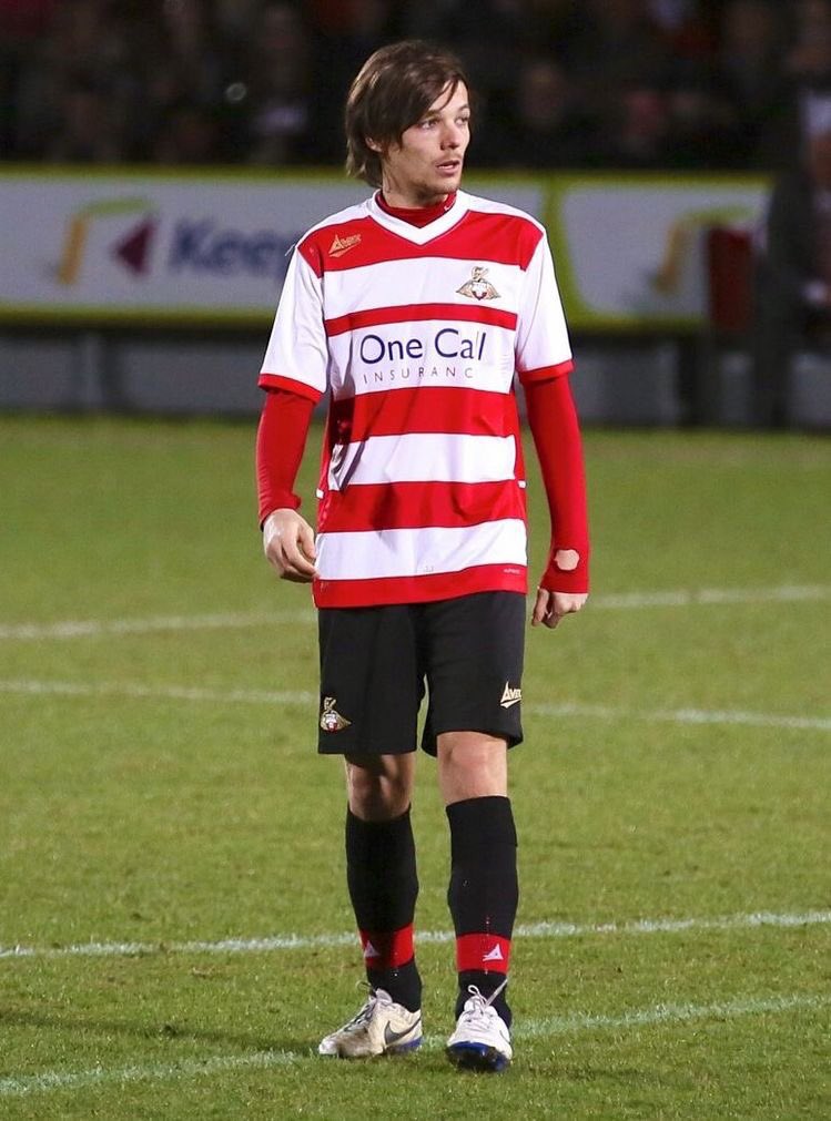 — football player louis tomlinson; a thread