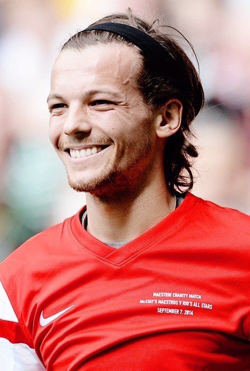 — football player louis tomlinson; a thread