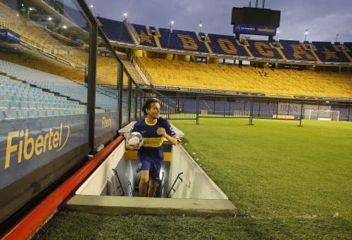 — football player louis tomlinson; a thread